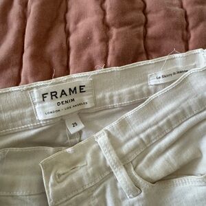 Frame Denim Le Skinny Jeans in Cream